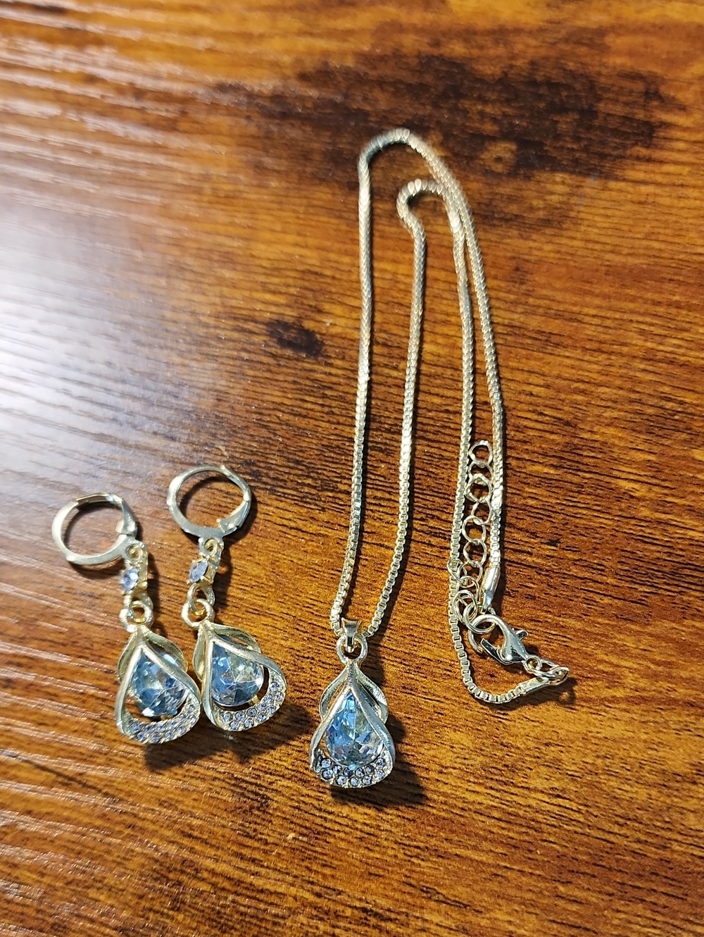 Blue Earrings And Necklace Pendant/crystal/gemstone With Rhinesones Set On Gold.